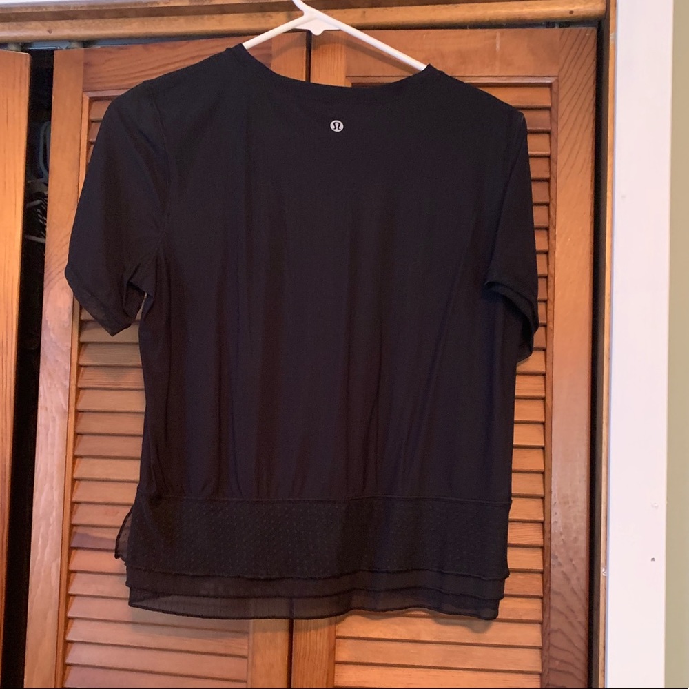 LULULEMON TOP